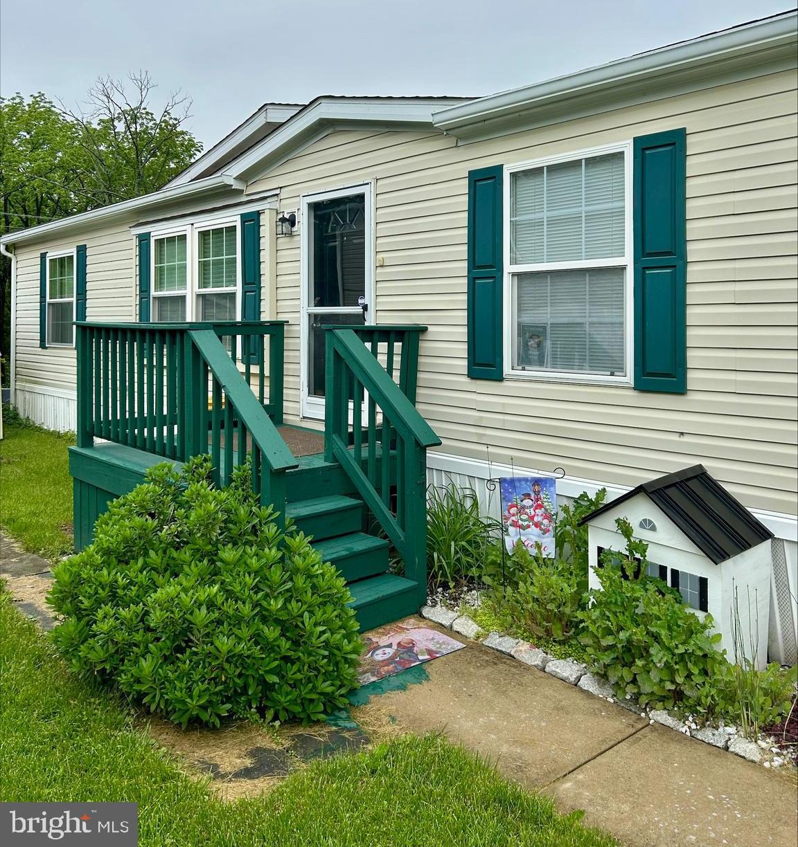 17 ROBERTS WAY