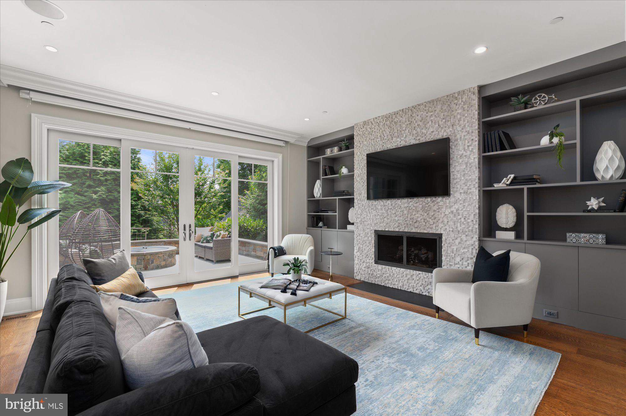 BRADLEY HILLS - Residential