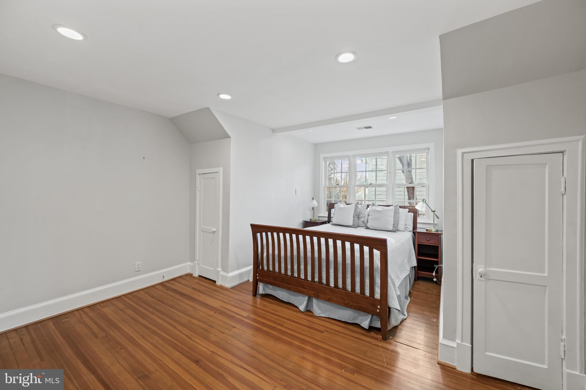 CHEVY CHASE VILLAGE - Residential