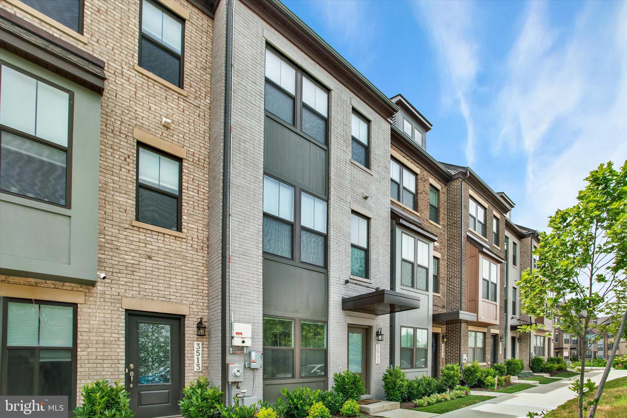 3511 CARNABY STREET