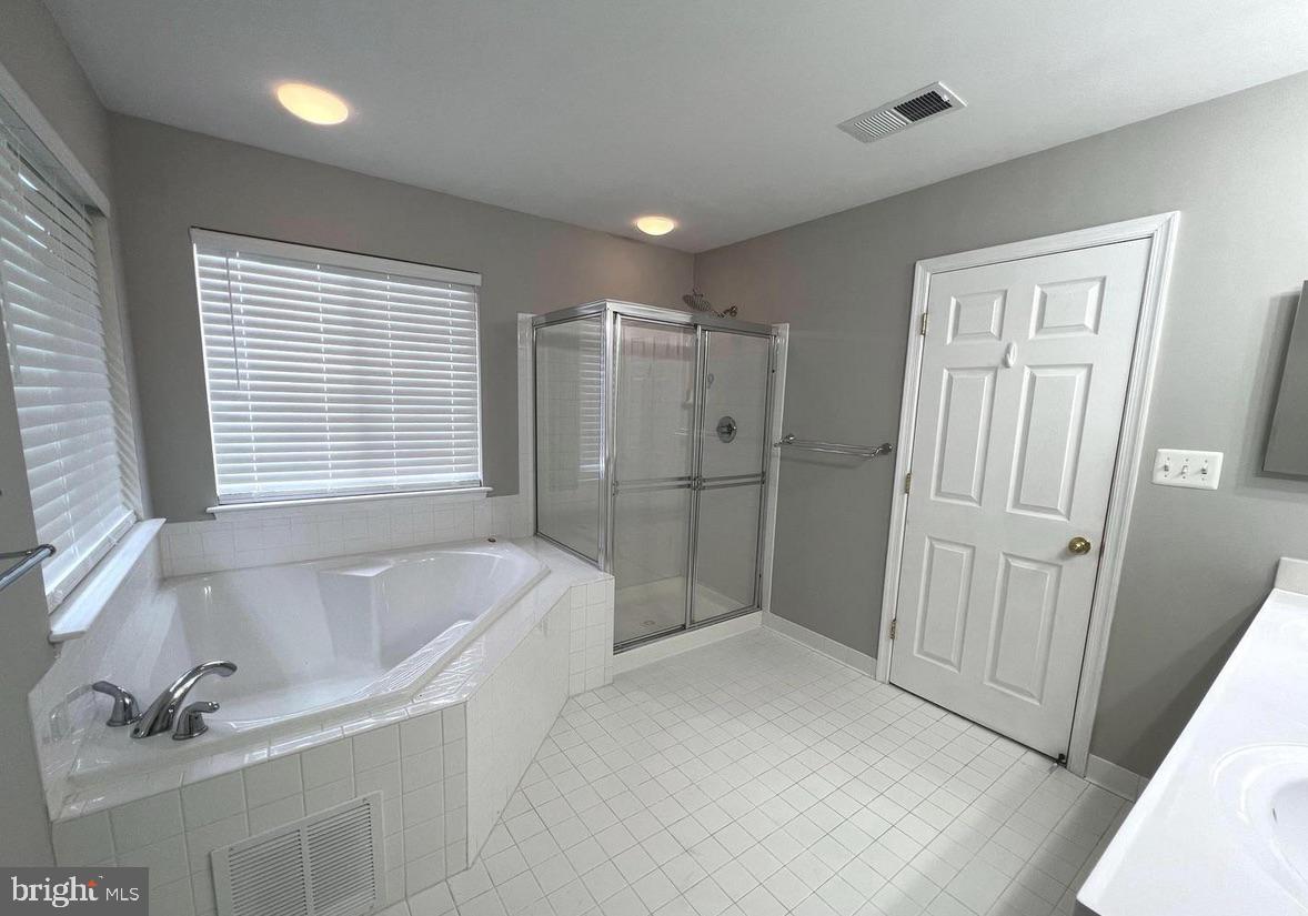 SEVEN OAKS - Residential Lease