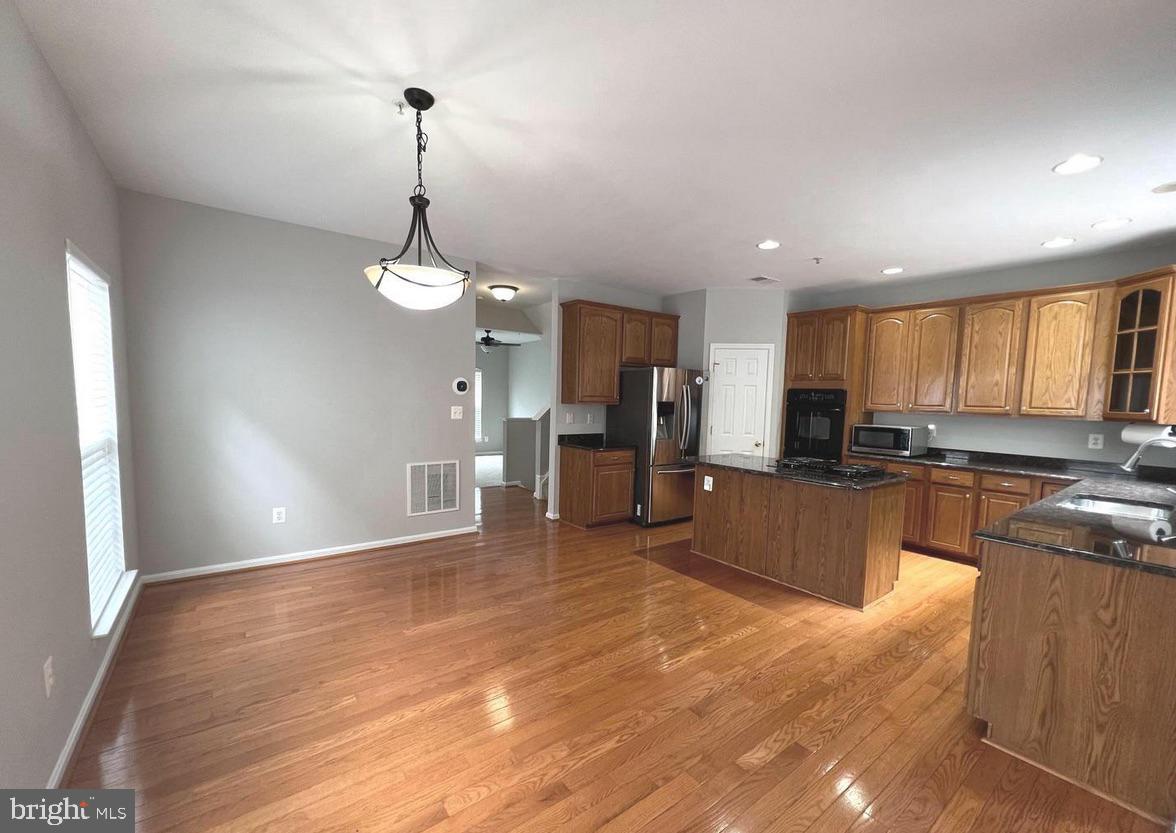 SEVEN OAKS - Residential Lease