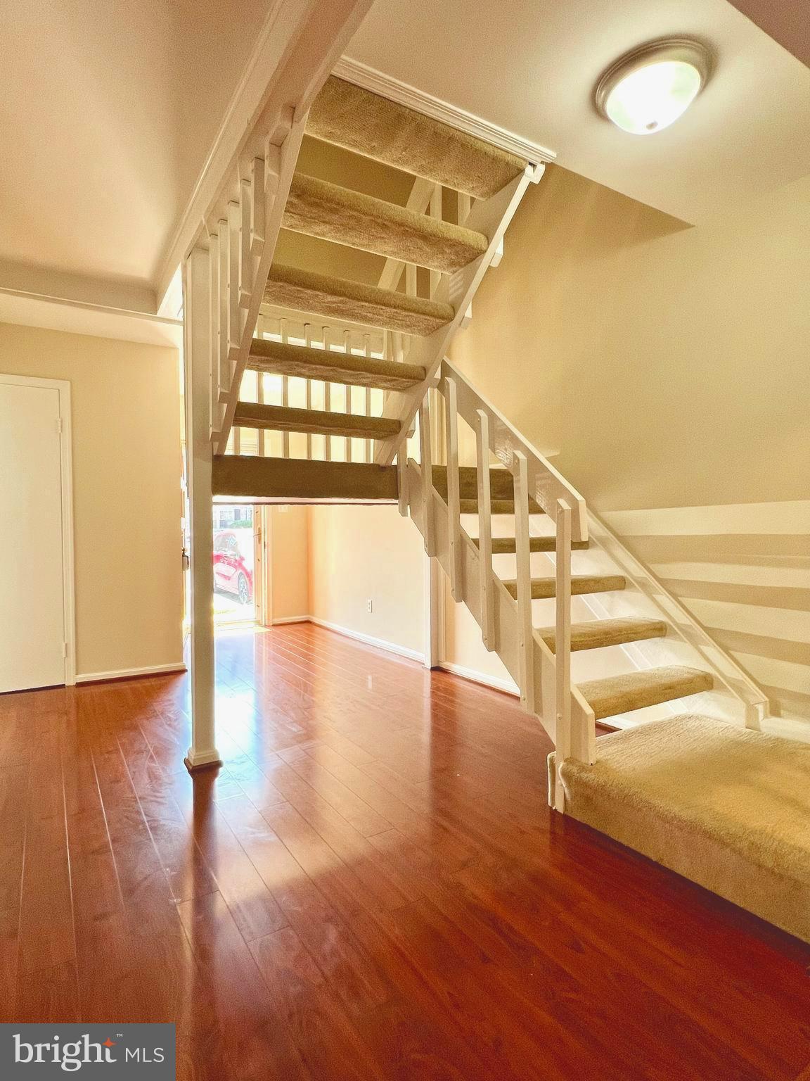 8124 LARKIN LANE
