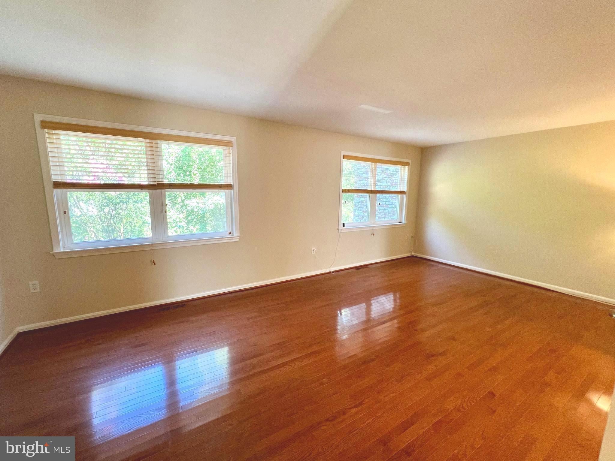 8124 LARKIN LANE