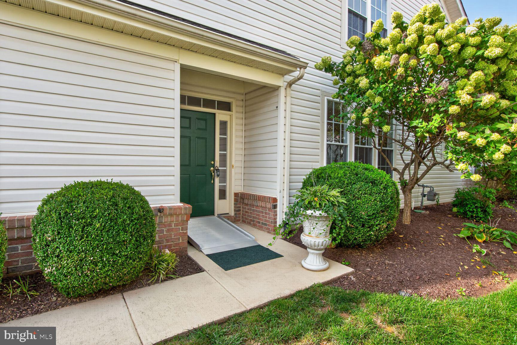 13039 TRIPLE CROWN LOOP
