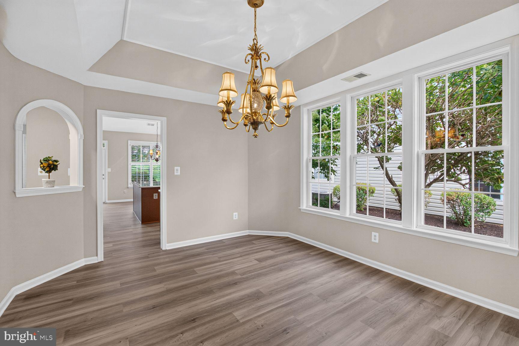 13039 TRIPLE CROWN LOOP