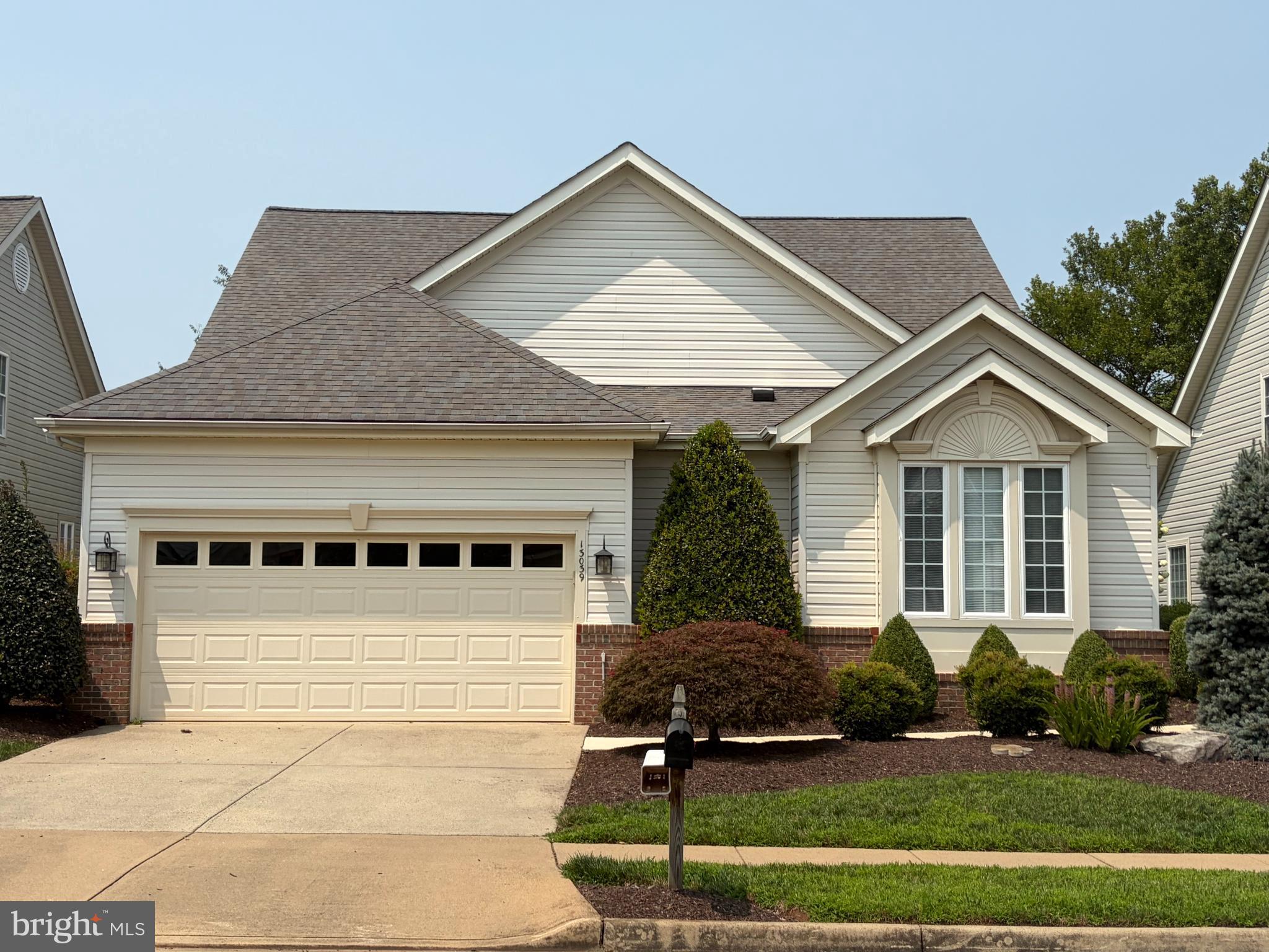 13039 TRIPLE CROWN LOOP