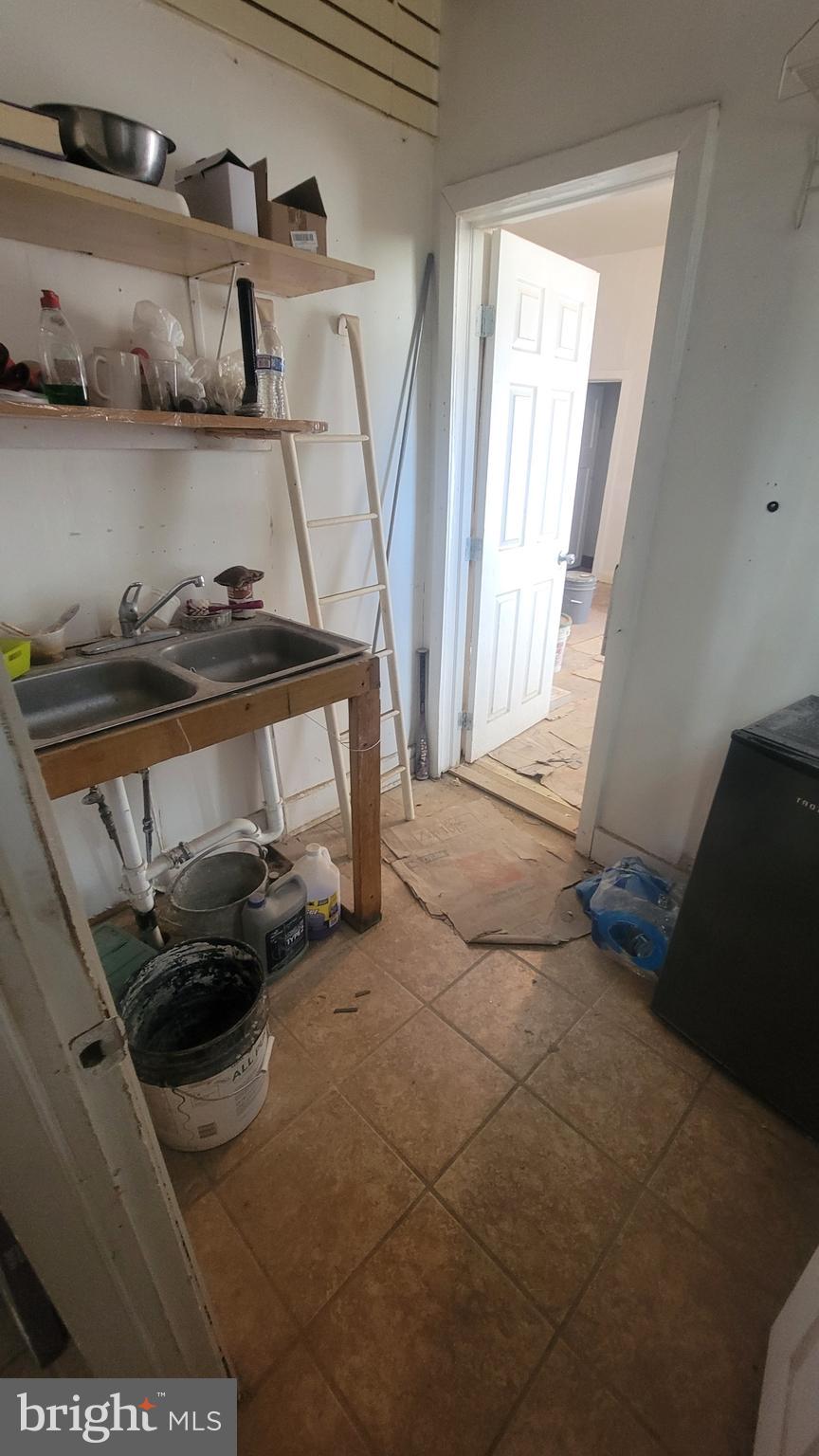 PHILADELPHIA (SOUTH) - Commercial Lease