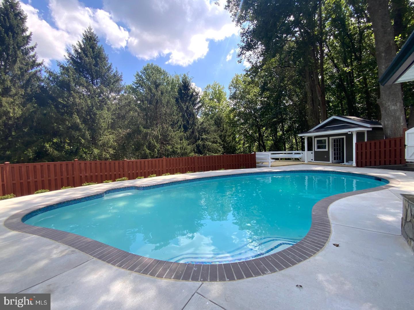 WINDSOR MILL - Residential