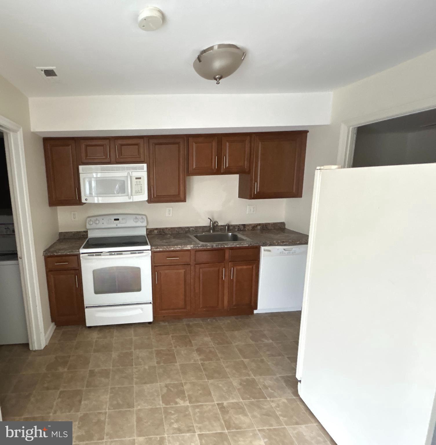 VILLAGE SHIRES - Residential Lease