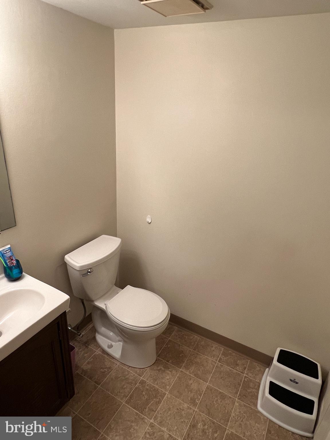 VILLAGE SHIRES - Residential Lease