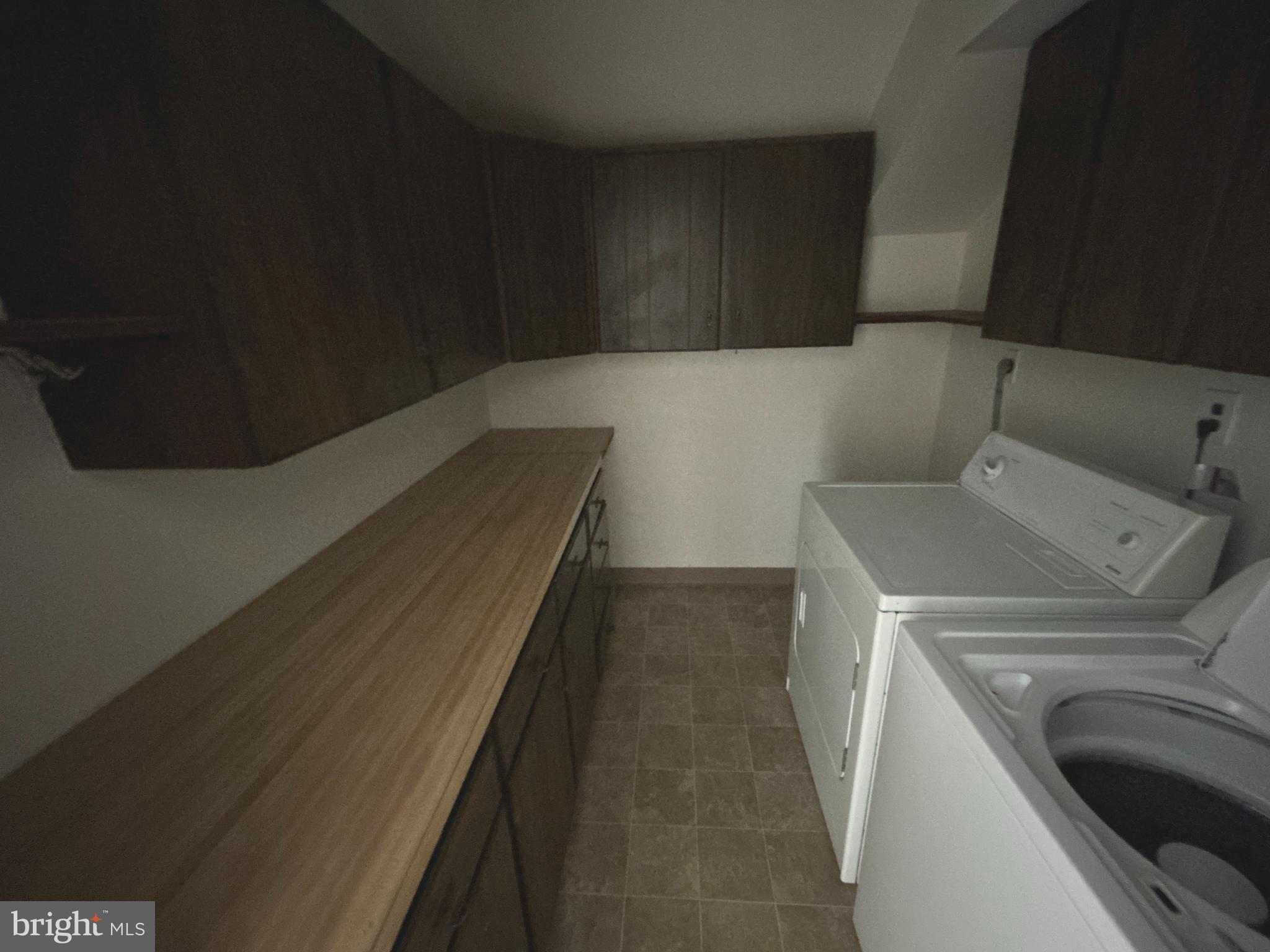 VILLAGE SHIRES - Residential Lease