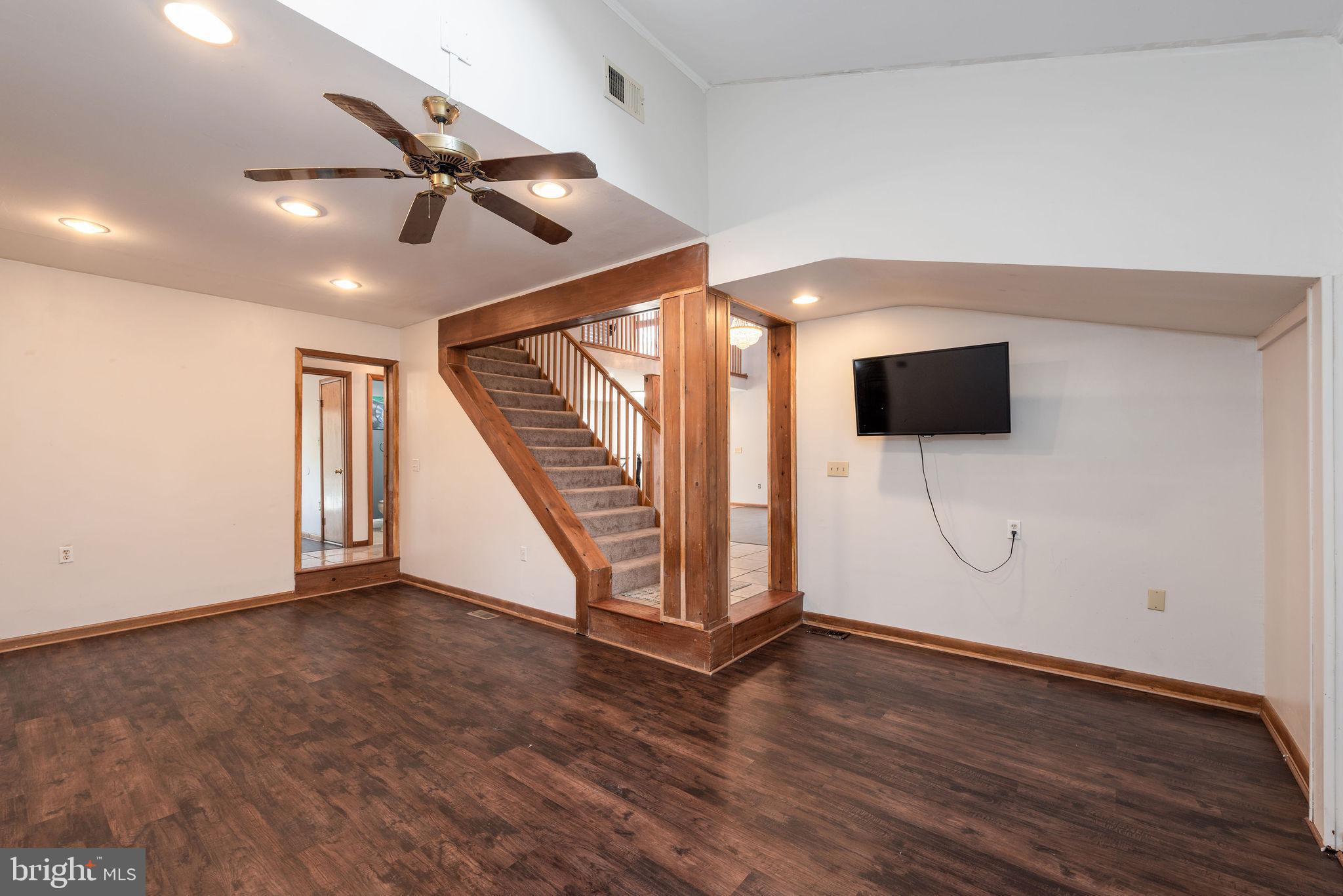 RIVER ISLE ESTATES - Residential