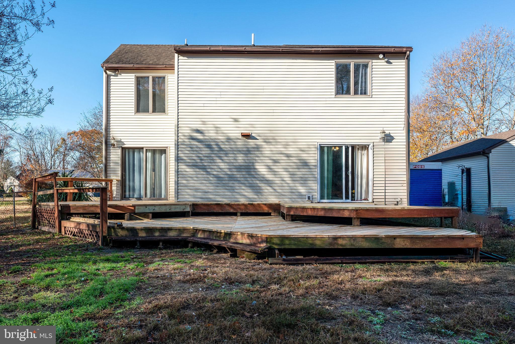 RIVER ISLE ESTATES - Residential