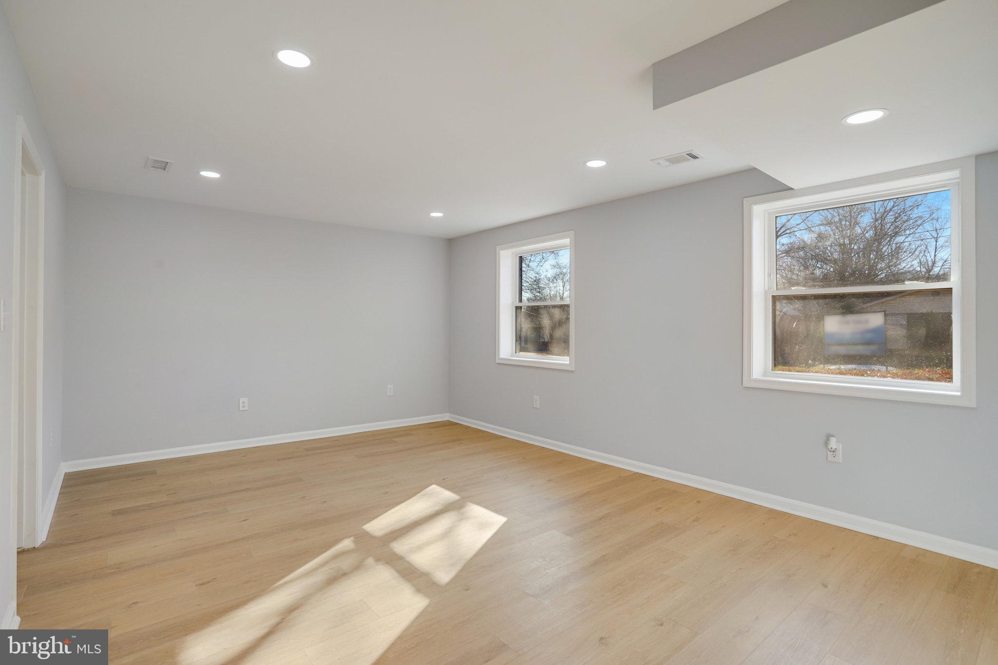 OAKWOOD KNOLLS - Residential