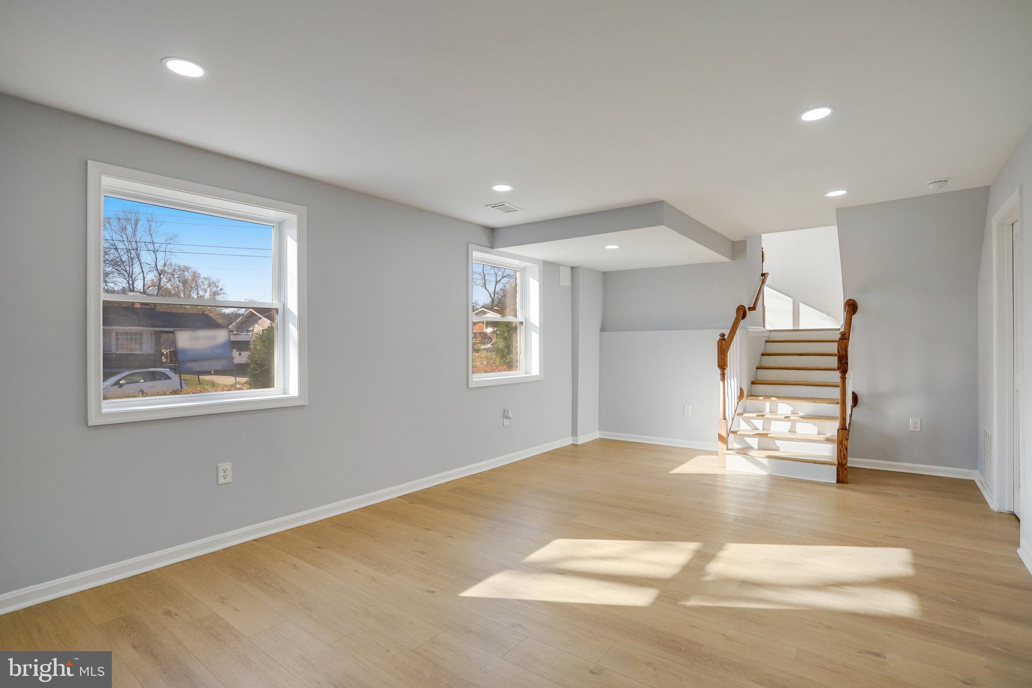 OAKWOOD KNOLLS - Residential