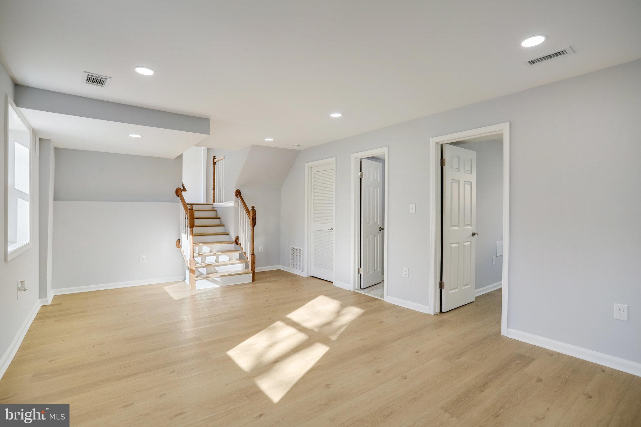 OAKWOOD KNOLLS - Residential