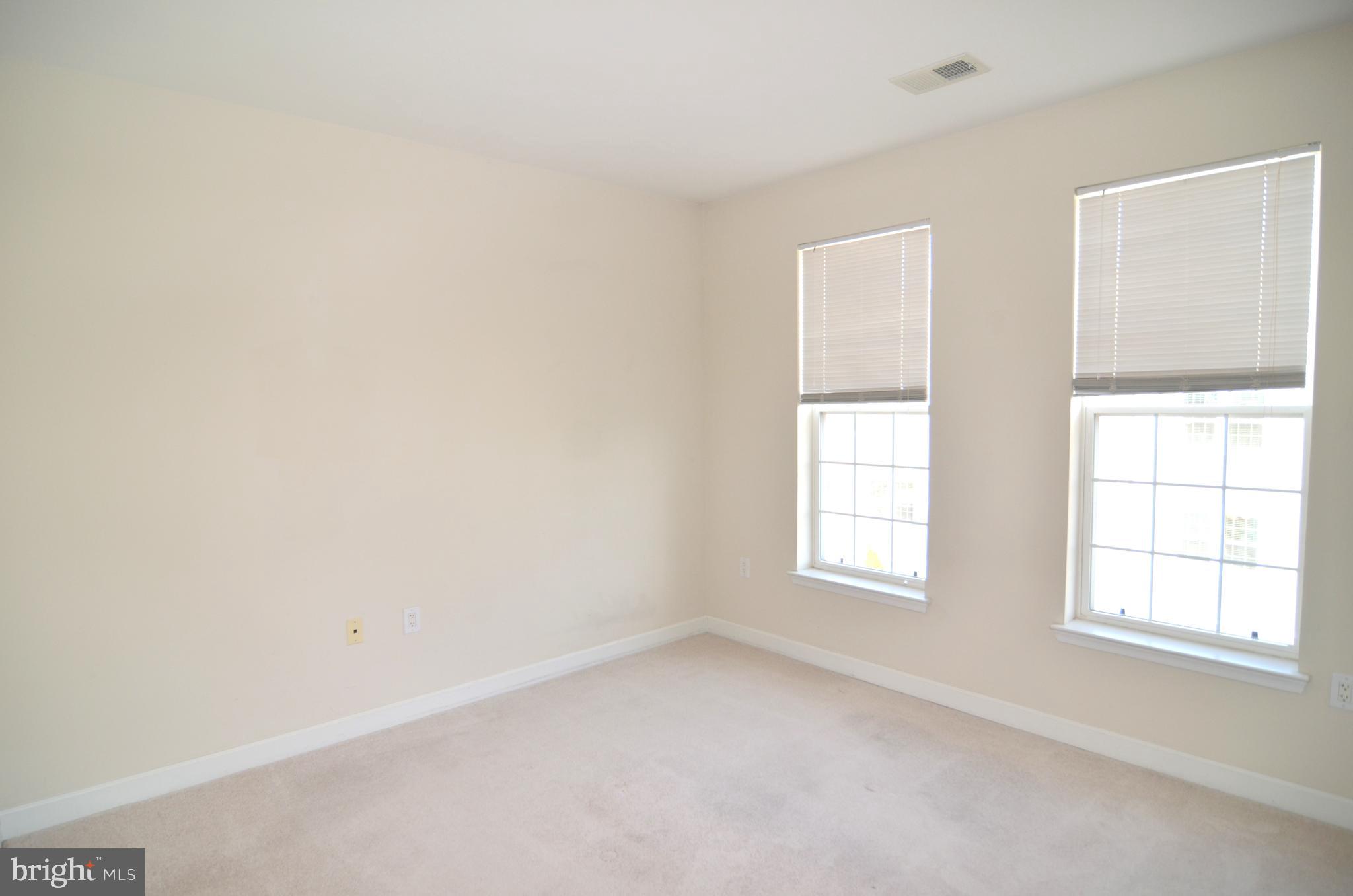 EDELEN STATION CONDOMINIUMS - Residential Lease