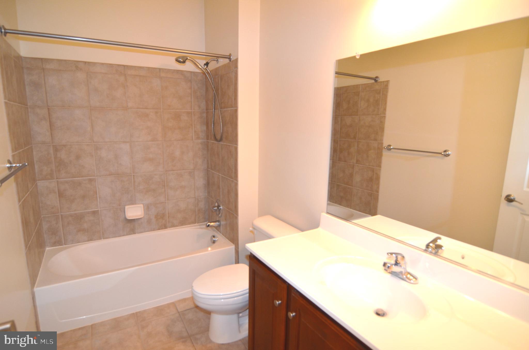 EDELEN STATION CONDOMINIUMS - Residential Lease