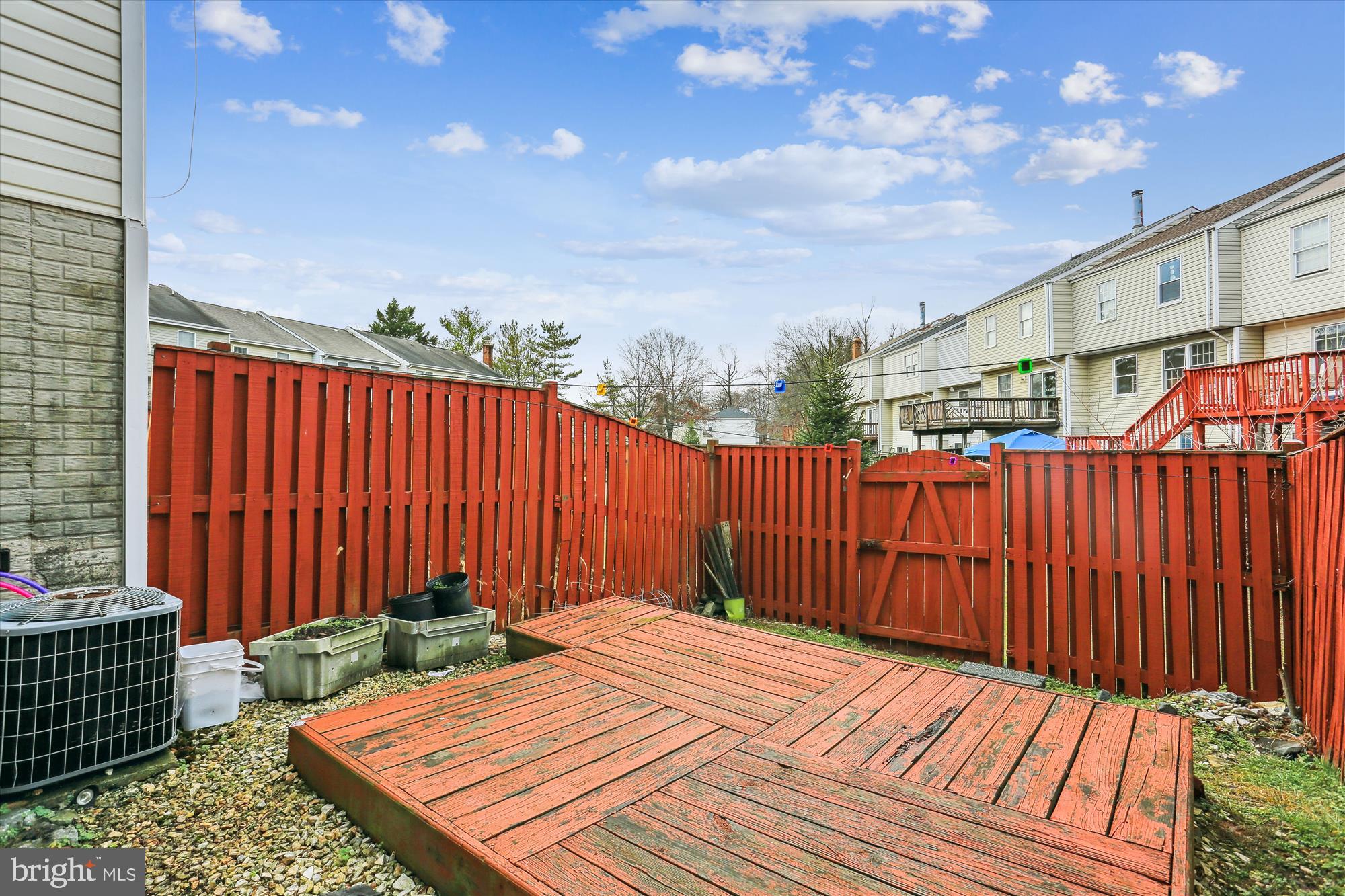 SADDLE CREEK - Residential