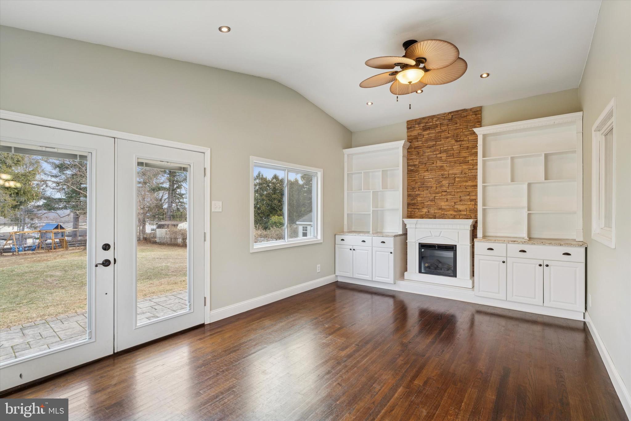 LAWRENCE PARK - Residential