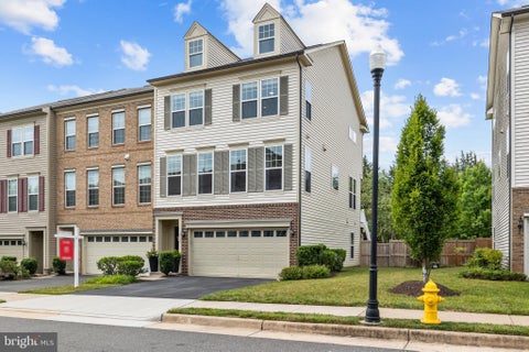 Townhouse For Sale - 8131 Honey Bee Way<br/> MANASSAS, VA 20111