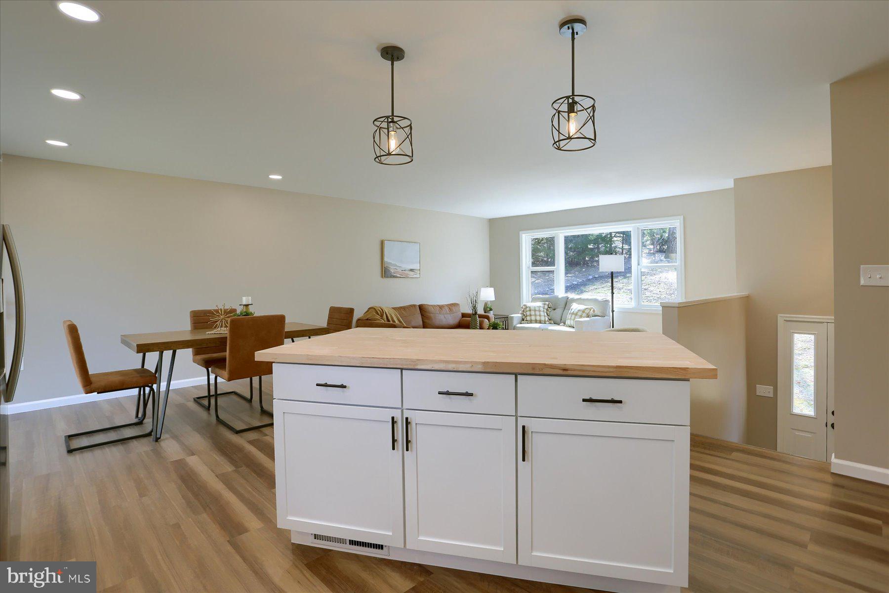 WHITE ROCK ACRES - Residential