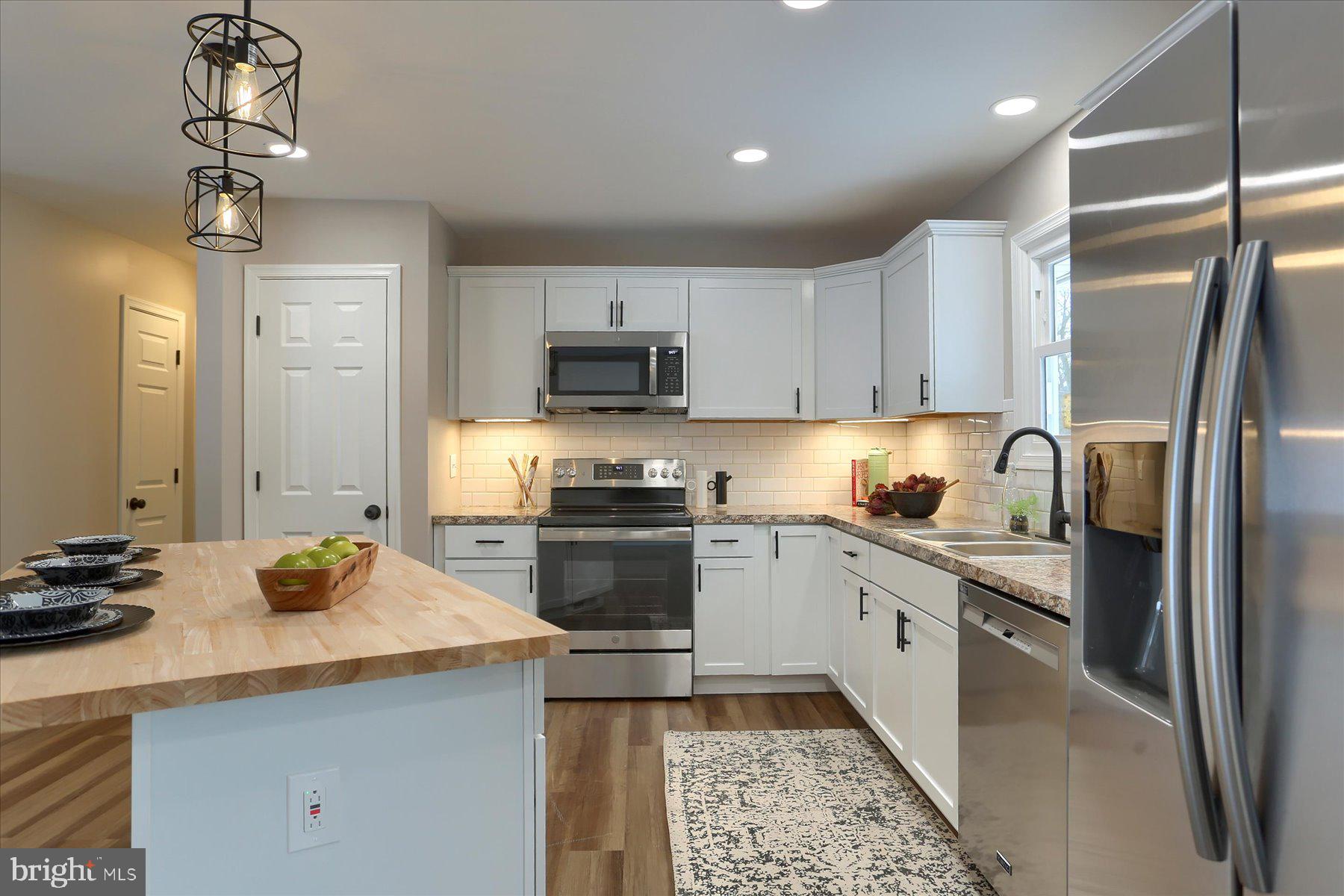 WHITE ROCK ACRES - Residential