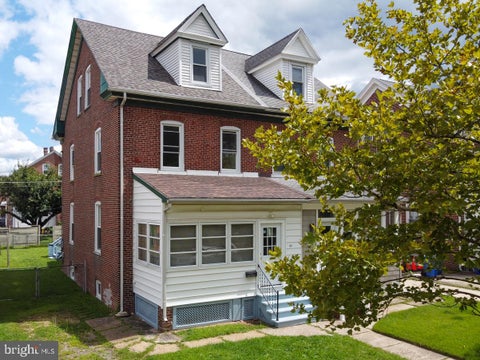 Townhouse For Rent - 118 6th Avenue<br/> Burlington County, ROEBLING, NJ 08554