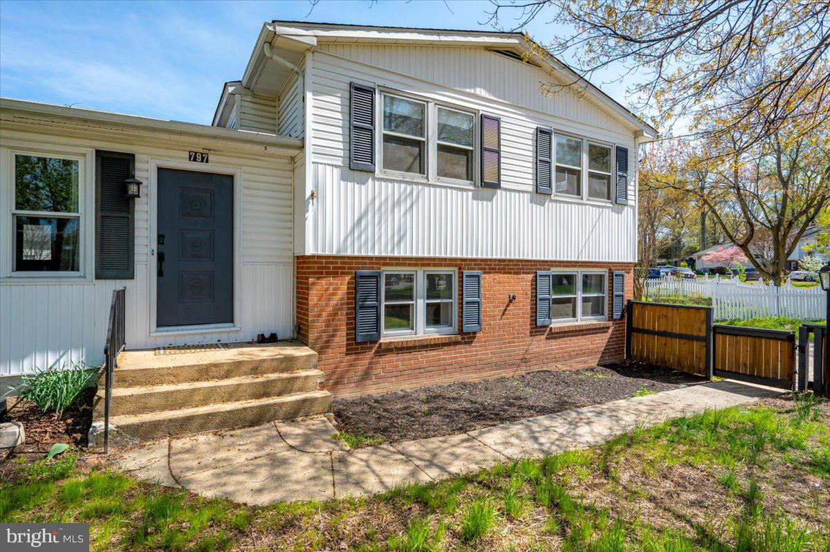 WEST MAGOTHY MANOR - Residential