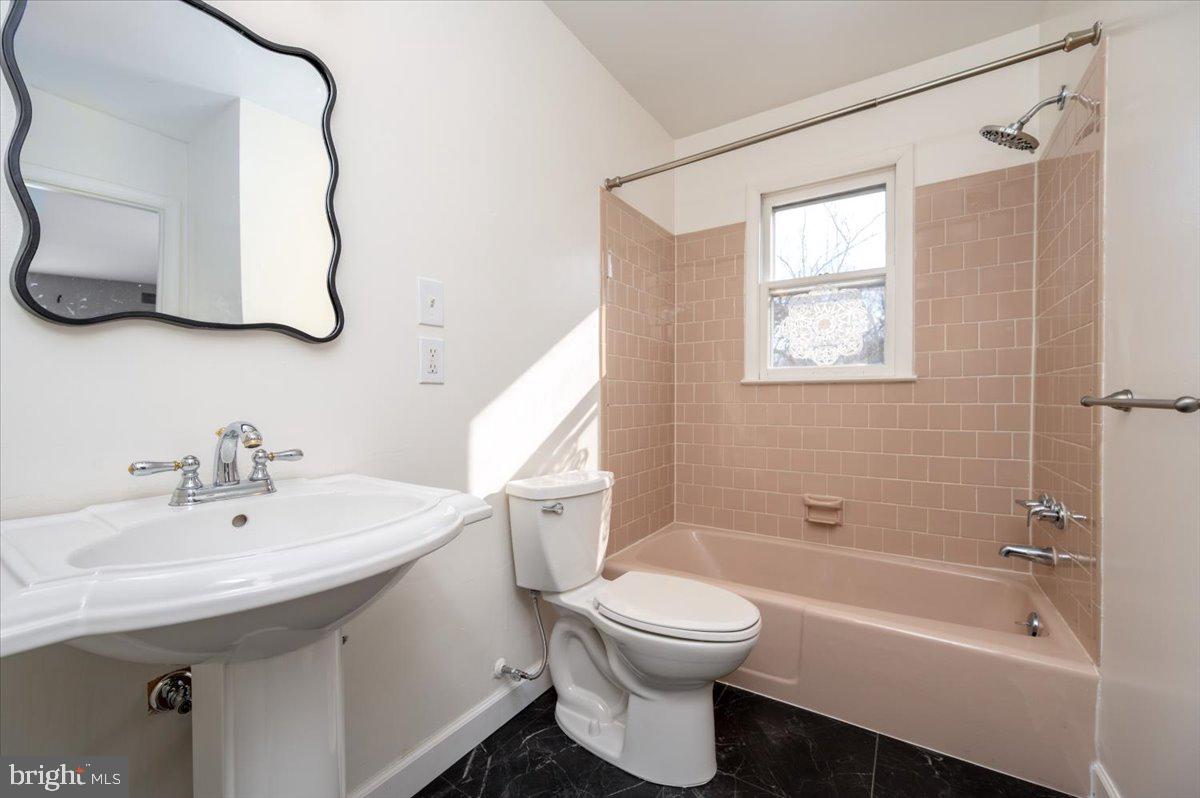 WEST MAGOTHY MANOR - Residential