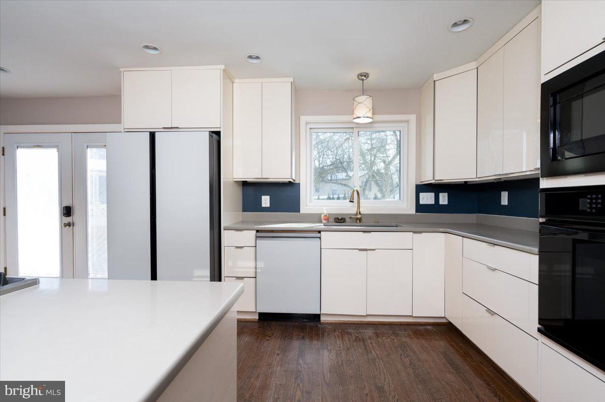 WEST MAGOTHY MANOR - Residential