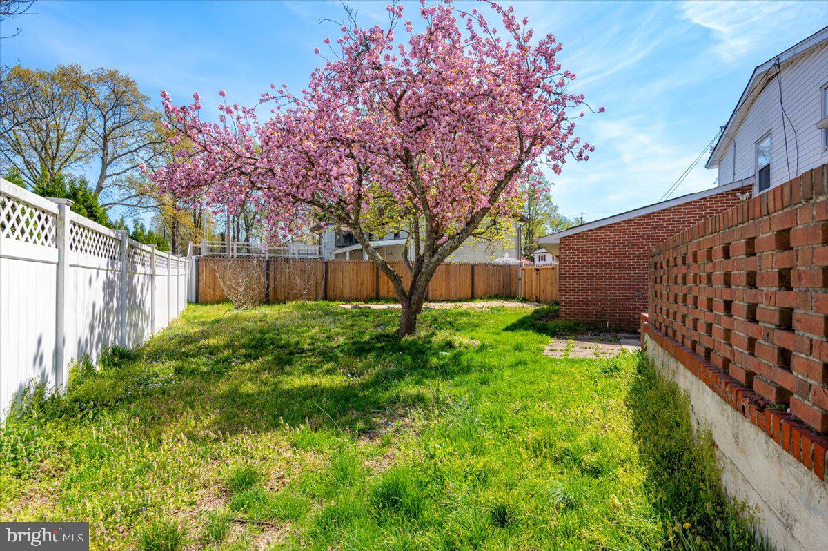 WEST MAGOTHY MANOR - Residential