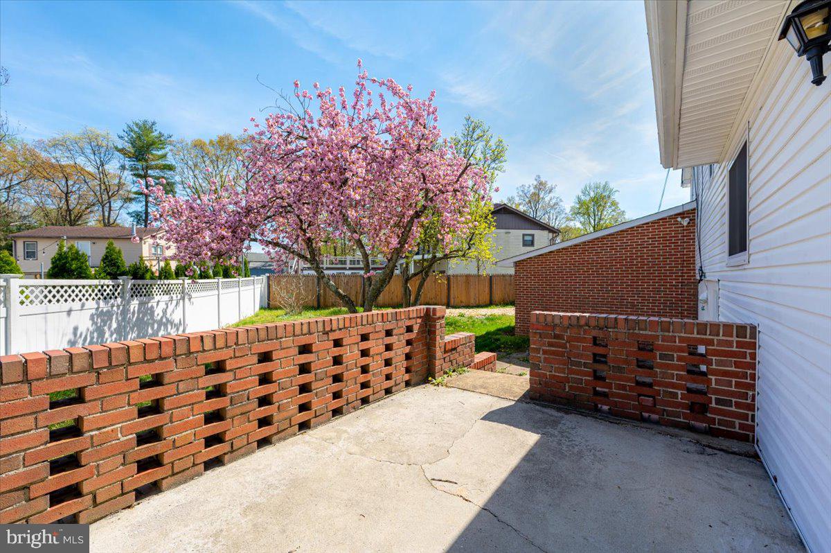 WEST MAGOTHY MANOR - Residential