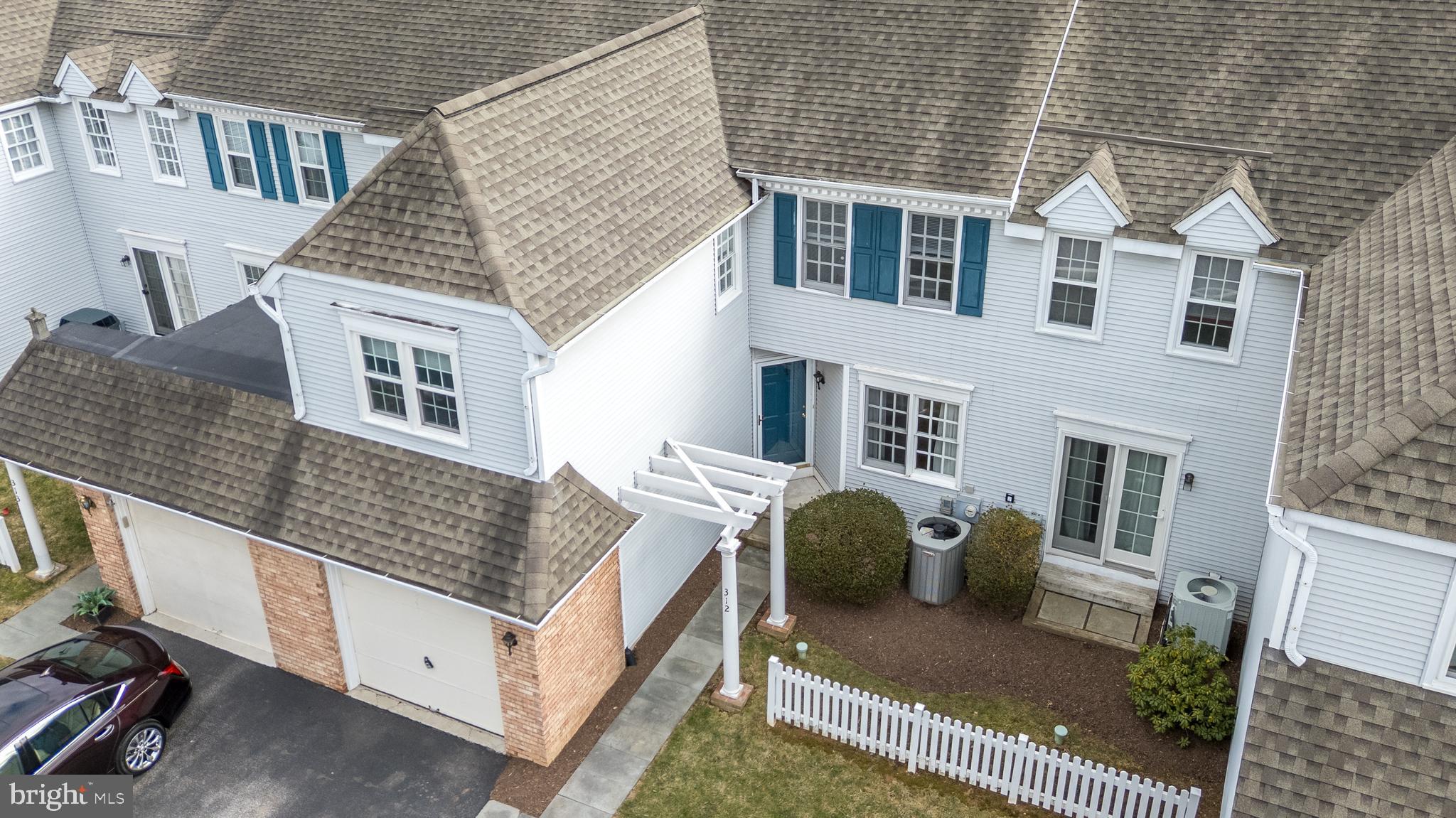 TWIN HILLS - Residential Lease