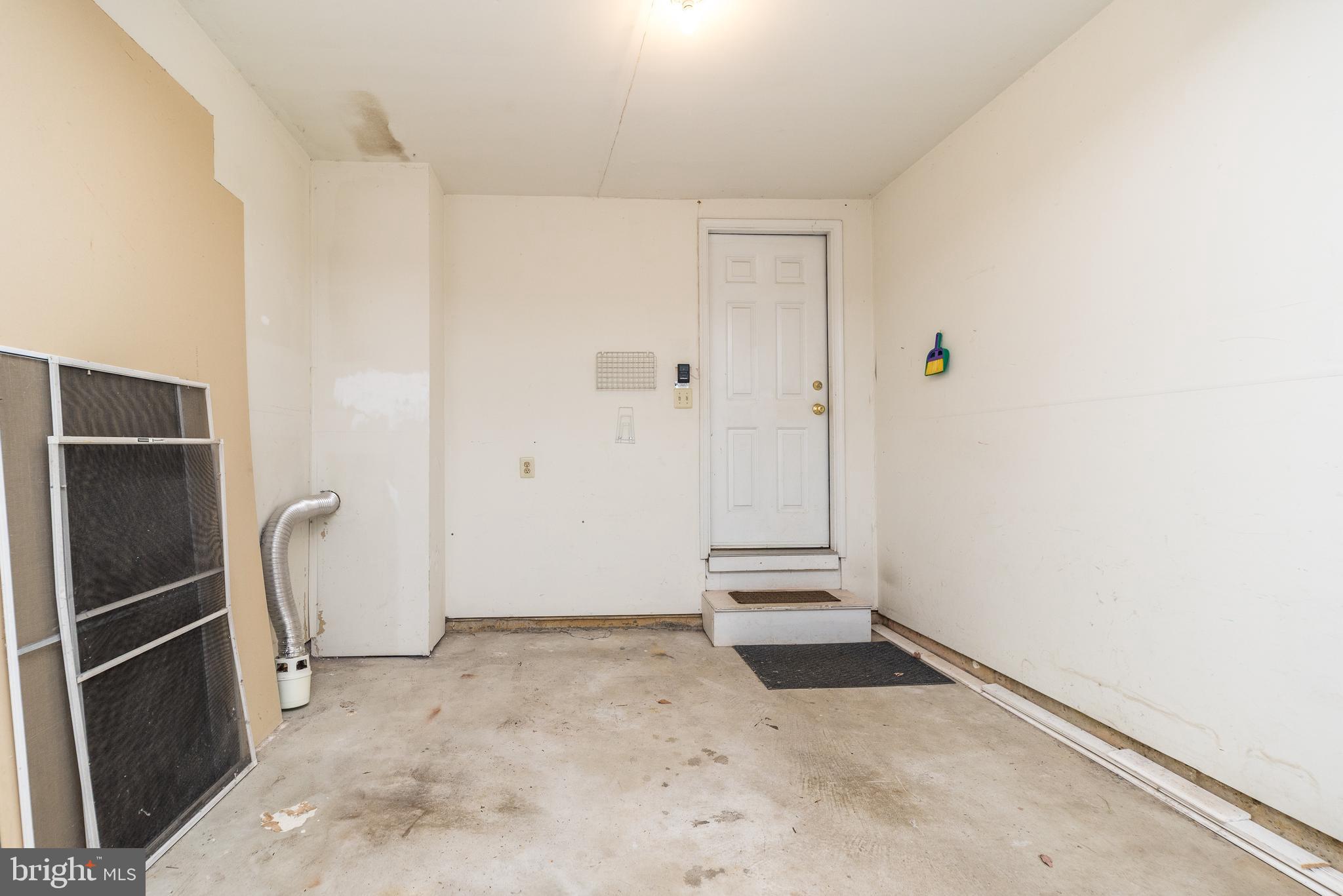 TWIN HILLS - Residential Lease