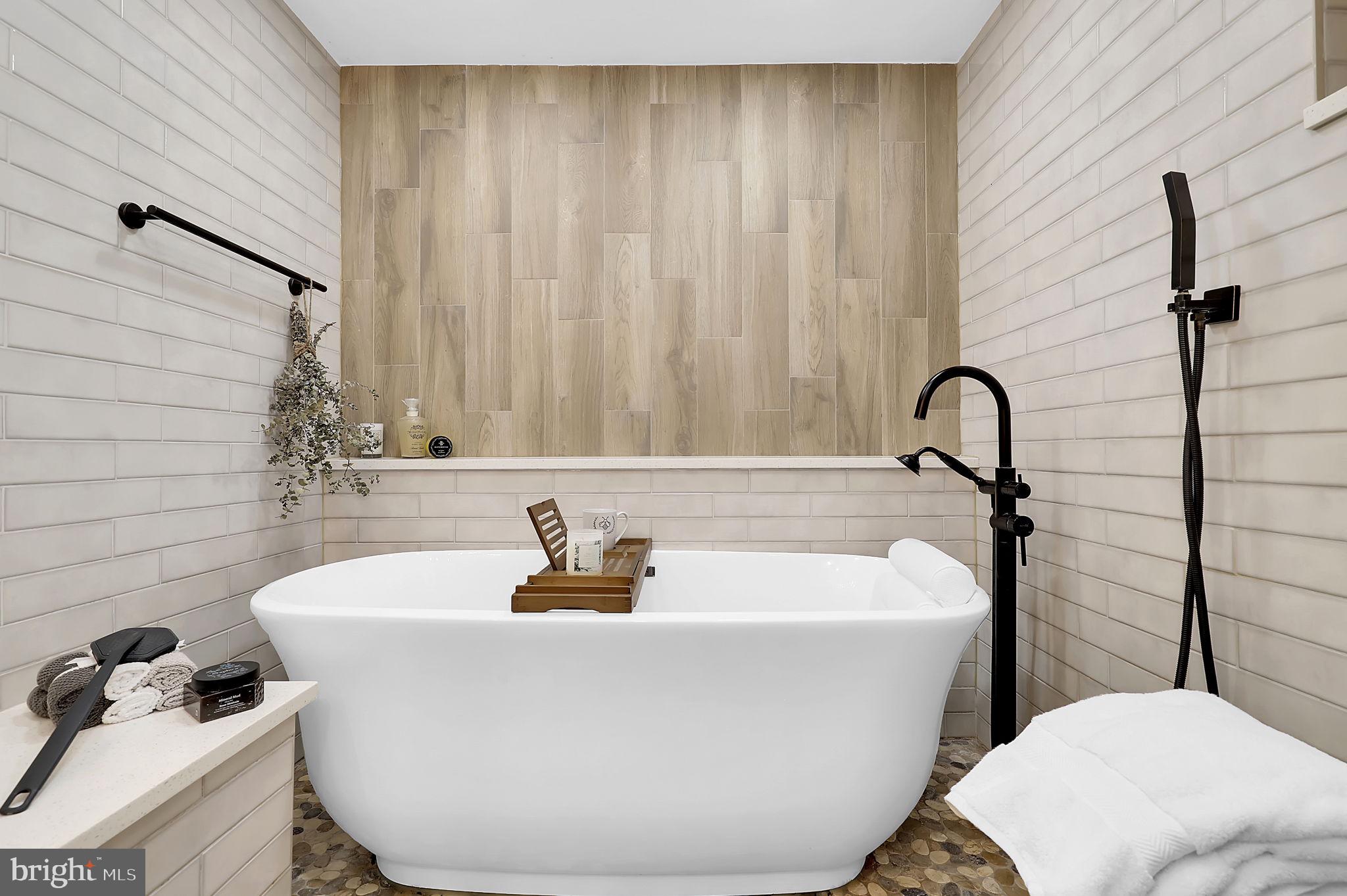 BEAU MONDE ESTATES - Residential