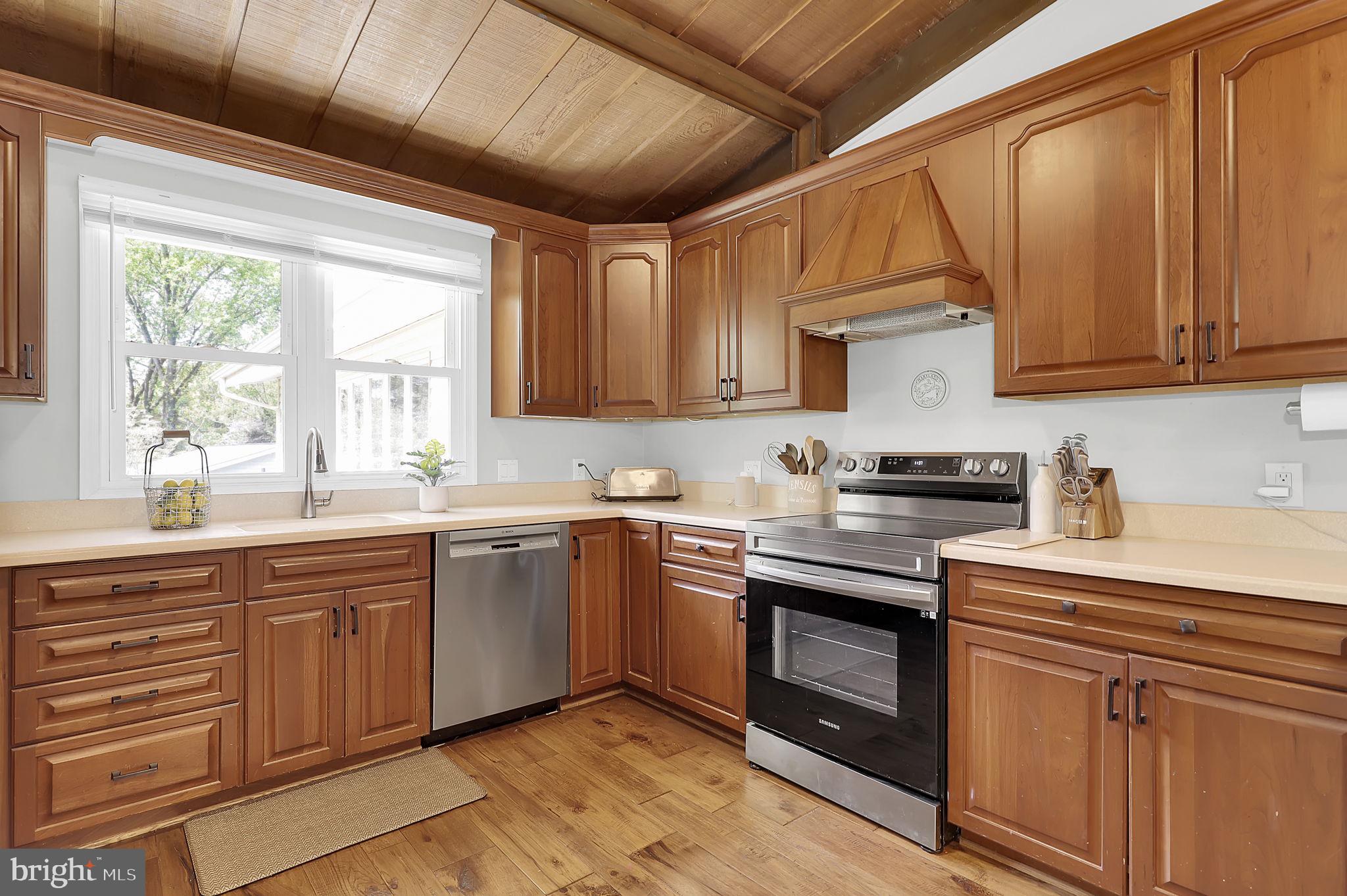 BEAU MONDE ESTATES - Residential