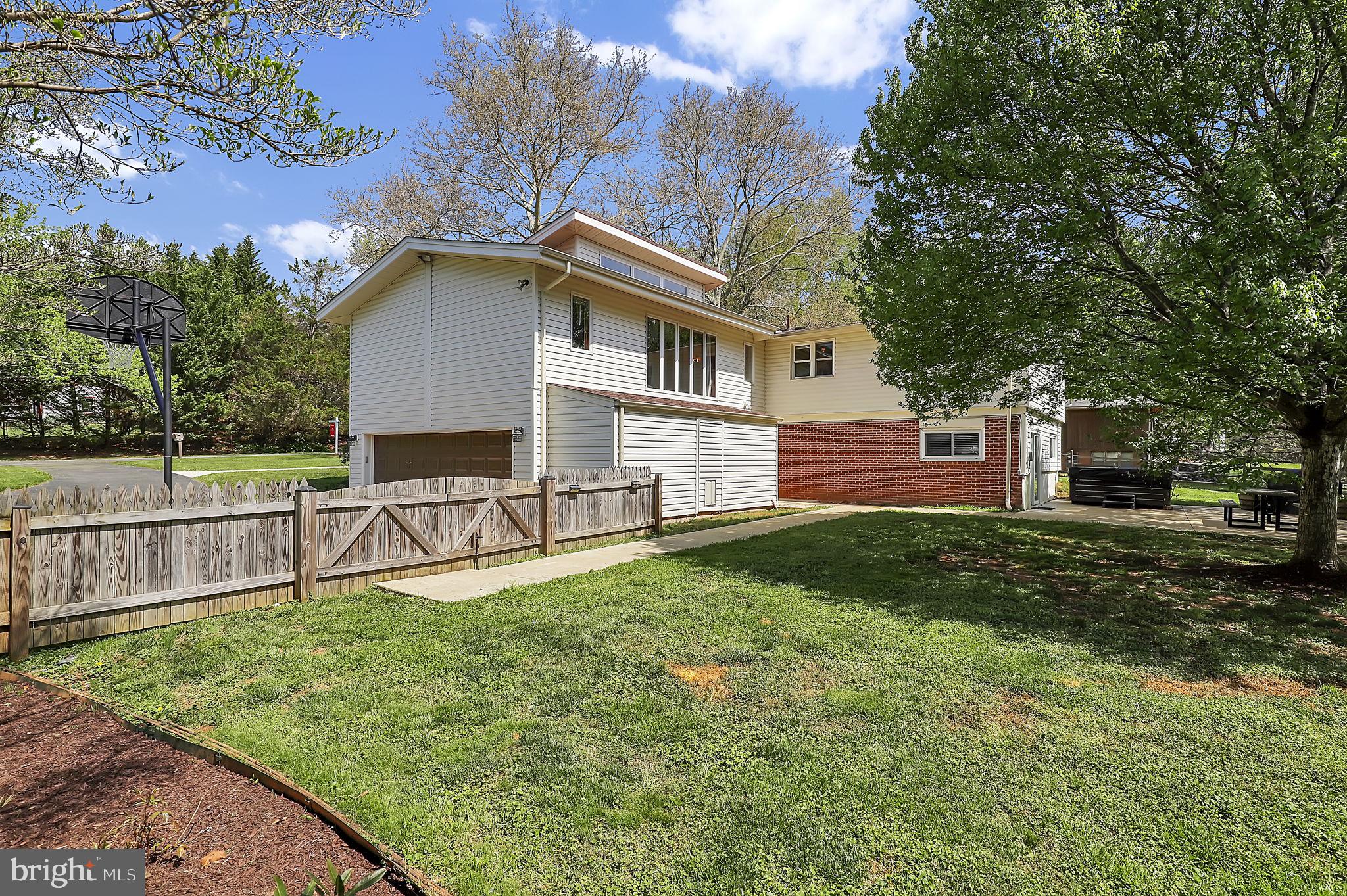 BEAU MONDE ESTATES - Residential