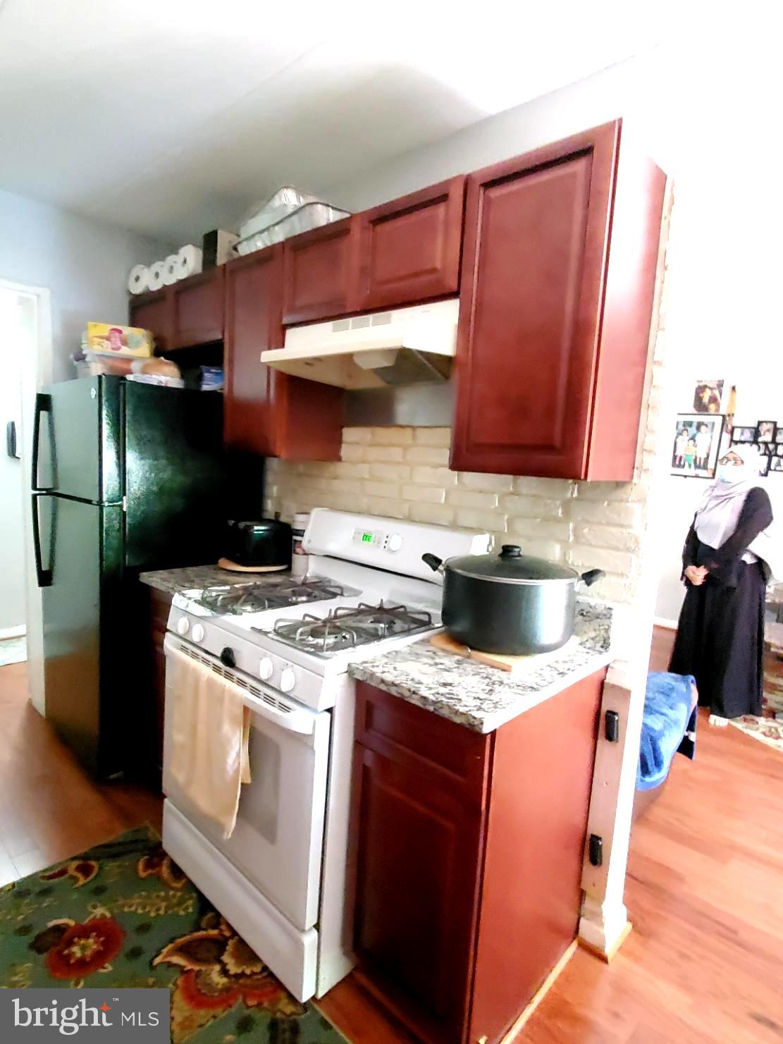 GLENVALE CONDO - Residential Lease