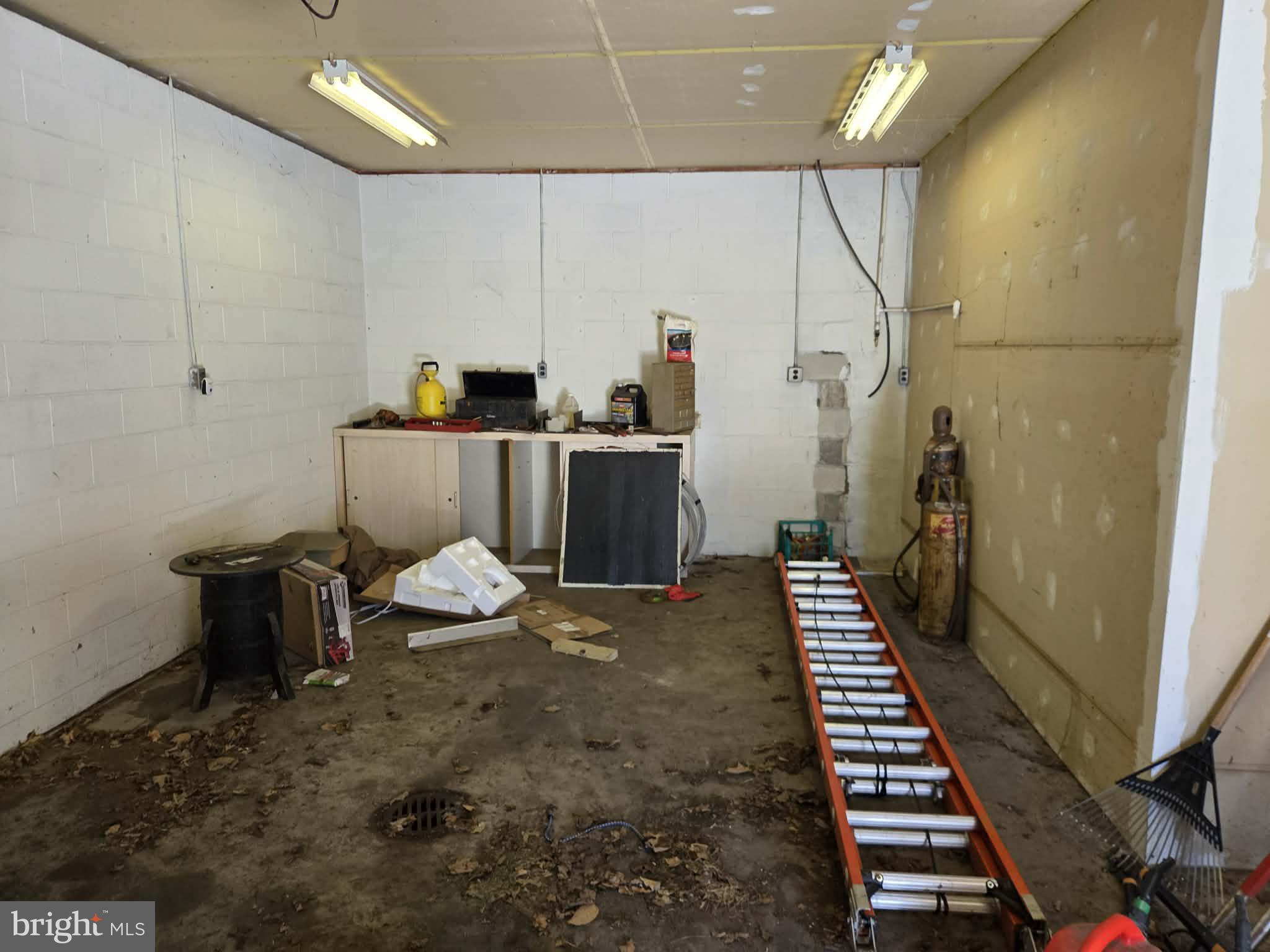 EAST MANCHESTER - Residential