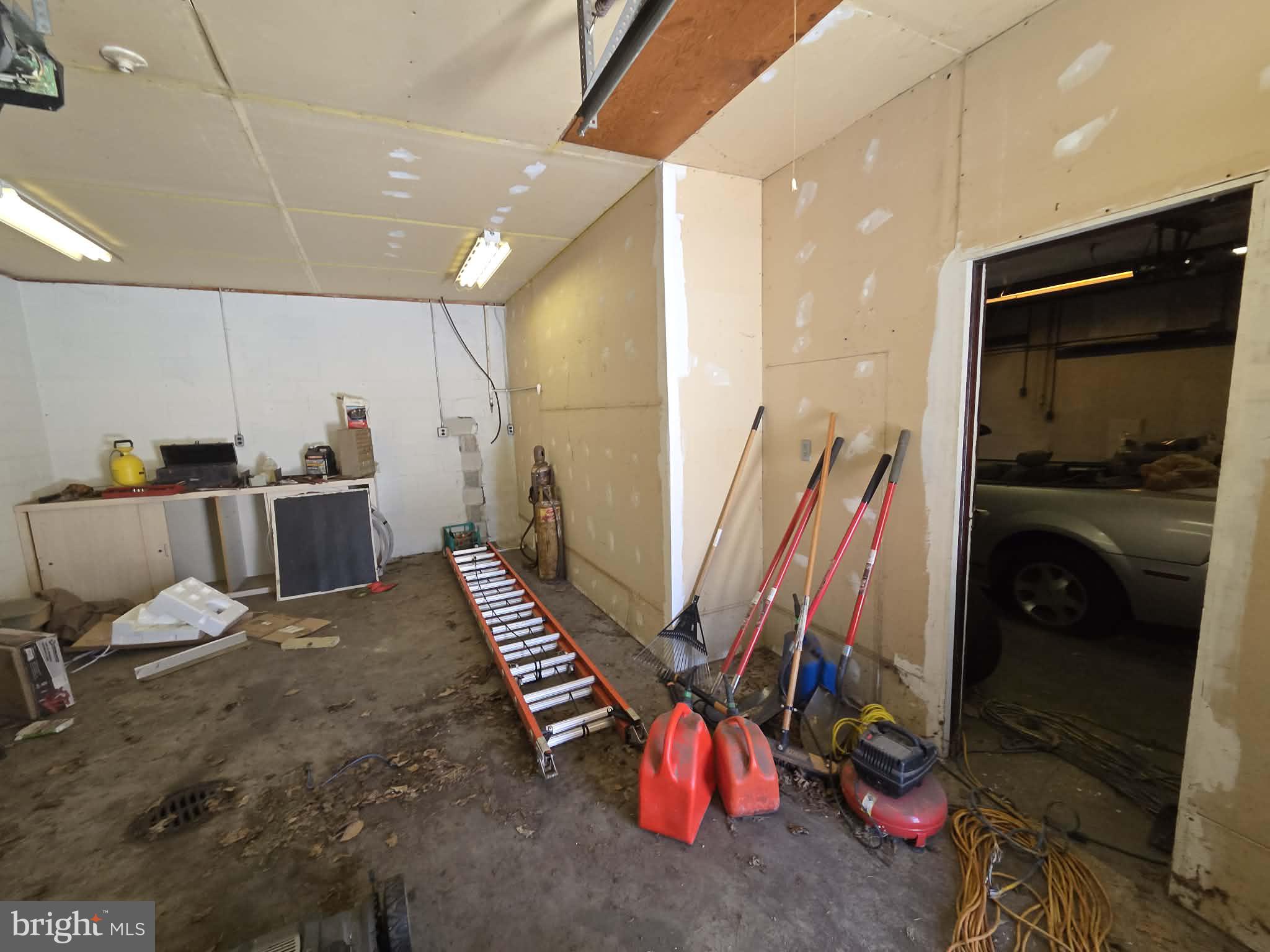 EAST MANCHESTER - Residential