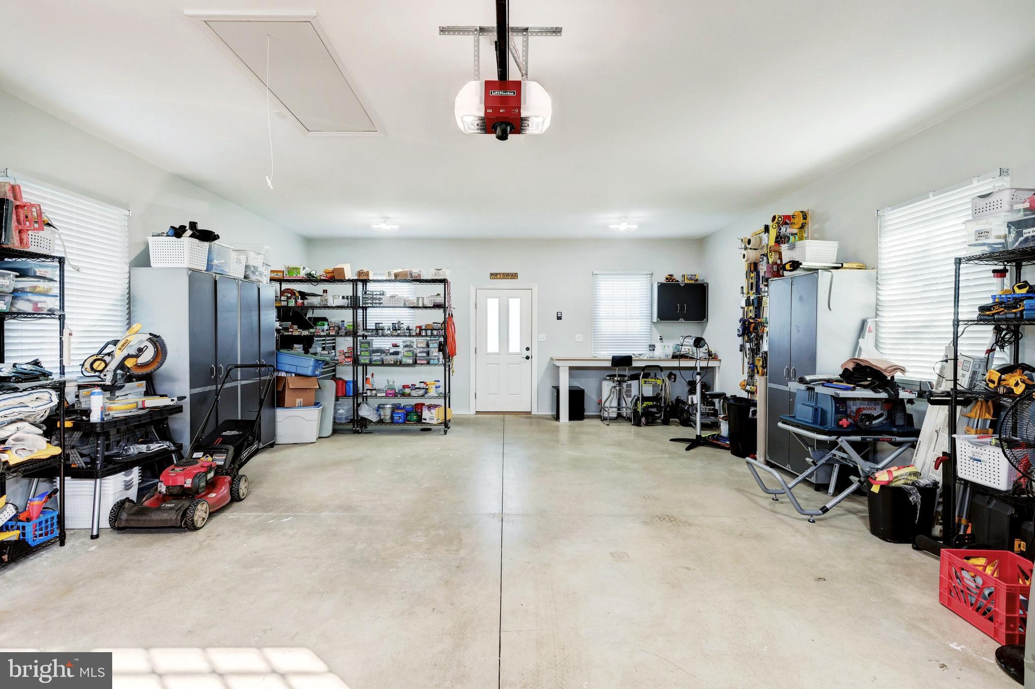 LAKE MEADE - Residential