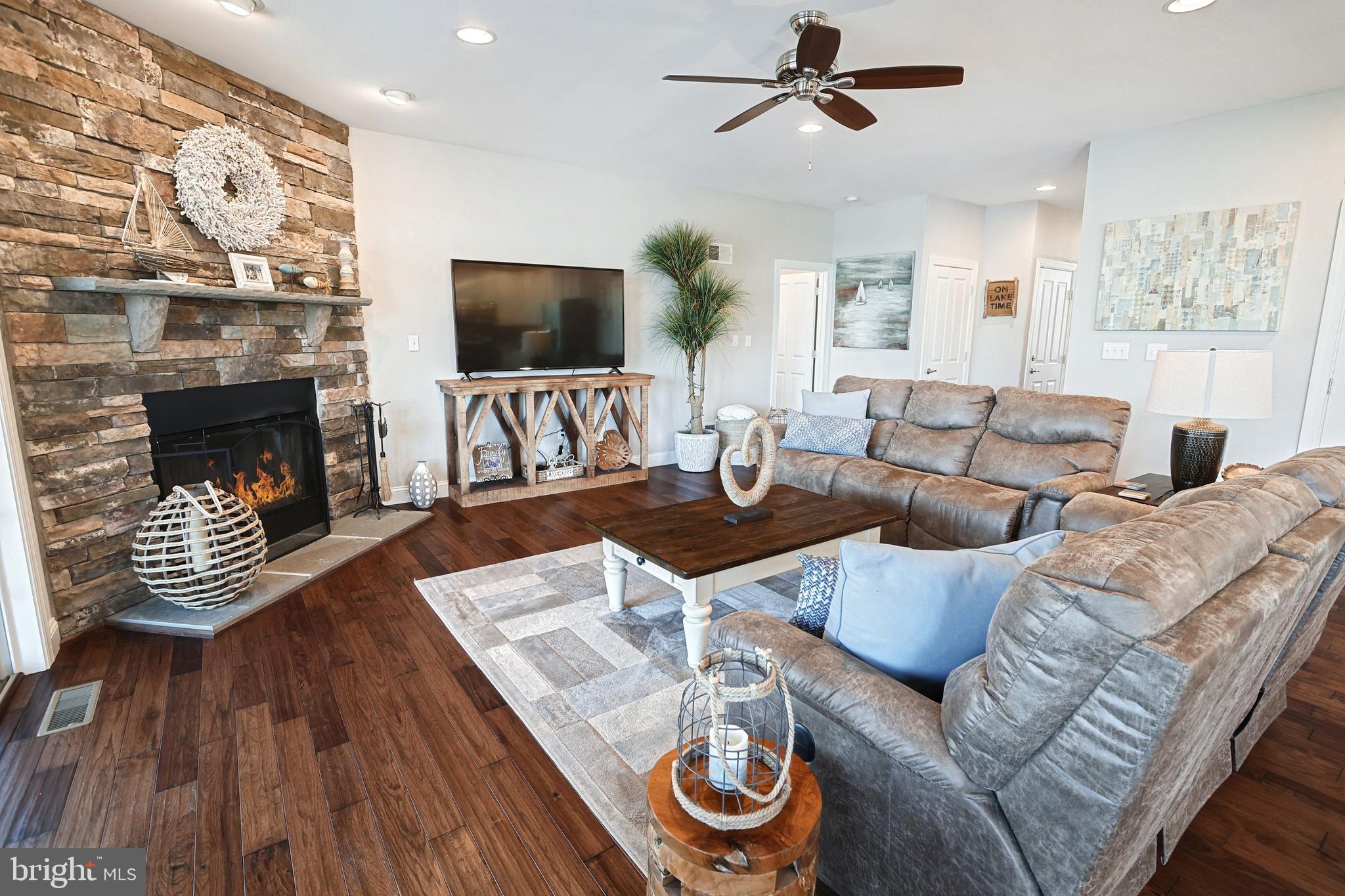 LAKE MEADE - Residential