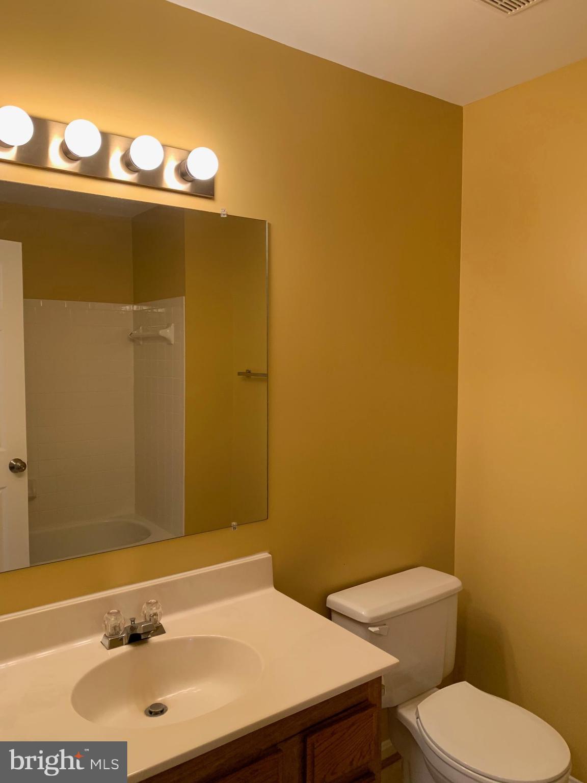 CENTREVILLE GREEN - Residential Lease