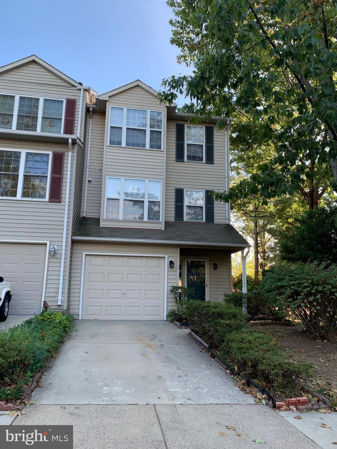 CENTREVILLE GREEN - Residential Lease