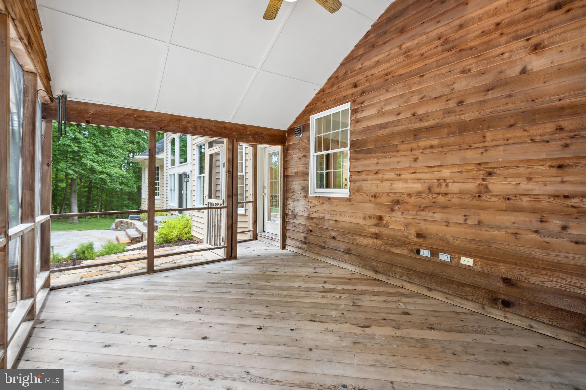 TRIADELPHIA WOODS - Residential