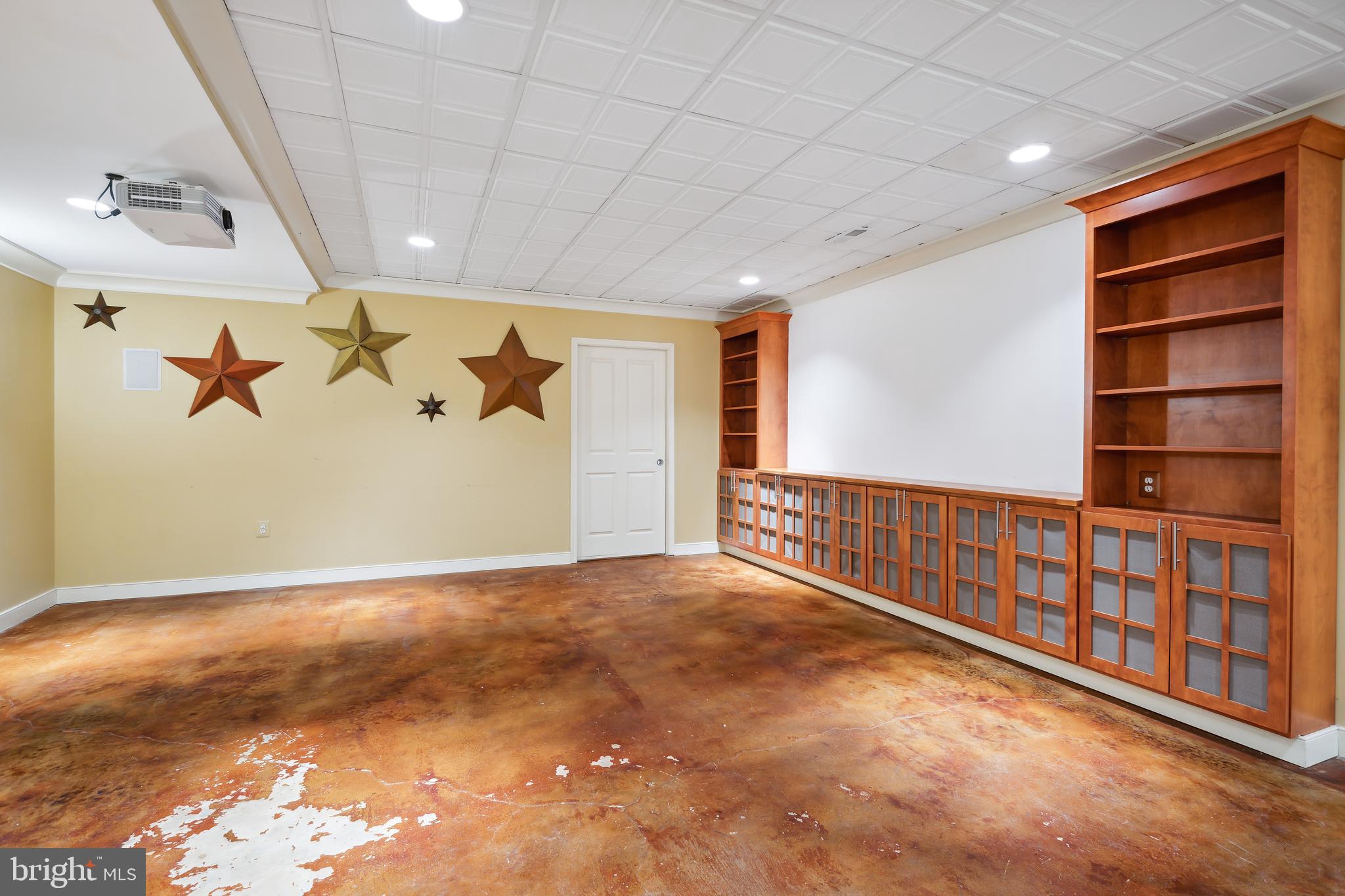 TRIADELPHIA WOODS - Residential