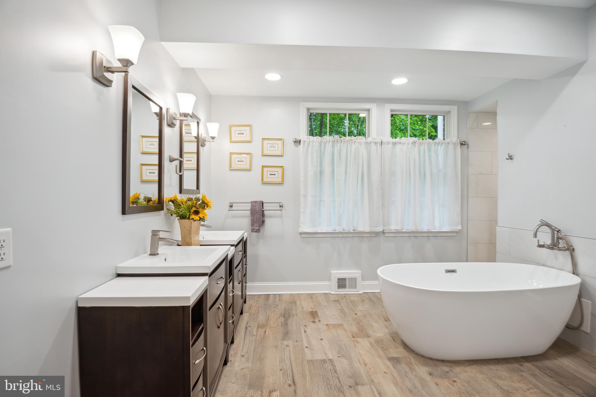 TRIADELPHIA WOODS - Residential