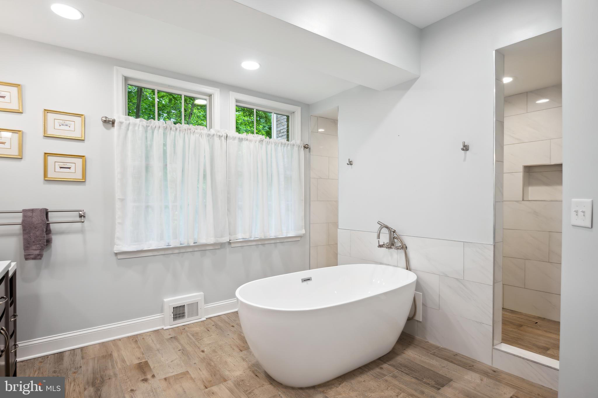 TRIADELPHIA WOODS - Residential